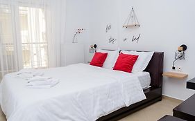 Whitehome Apartment